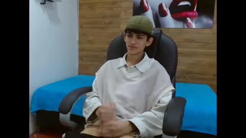 Snapshot of michaelkoiv chatting on 12-05-25, 12:36 michaelkoiv online show from 12-05-25, 12:36