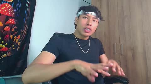 Snapshot of michaelstones chatting on 01-13-25, 01:49 michaelstones online show from 01-13-25, 01:49