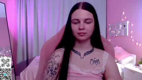 Snapshot of michela_fruet chatting on 06-25-26, 01:38 Kate online show from 06-25-26, 01:38