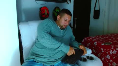 Snapshot of michell_myers chatting on 02-12-25, 12:27 michell_myers online show from 02-12-25, 12:27