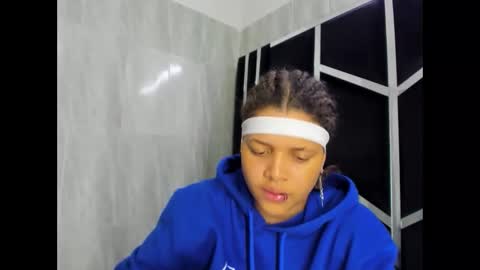 Snapshot of michell_rs chatting on 03-03-25, 04:58 michell_rs online show from 03-03-25, 04:58