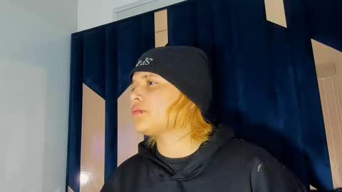 Snapshot of michell_rs chatting on 09-25-25, 04:05 michell_rs online show from 09-25-25, 04:05
