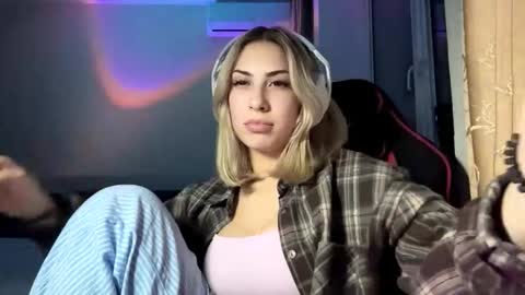 Snapshot of michellcrumpacker chatting on 11-02-25, 05:04 michellcrumpacker online show from 11-02-25, 05:04