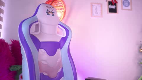 Snapshot of michelle_chang chatting on 12-05-25, 06:59 michelle chang online show from 12-05-25, 06:59