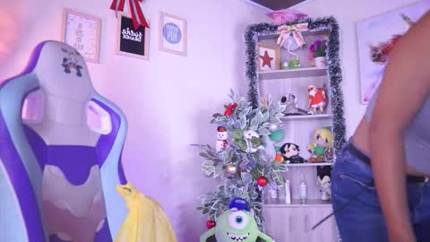 Snapshot of michelle_chang_ chatting on 12-17-25, 07:20 MICHELLE CHANG online show from 12-17-25, 07:20