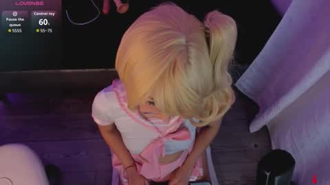 Snapshot of michelle_cutee_ chatting on 10-11-25, 08:18 michelle_cutee_ online show from 10-11-25, 08:18