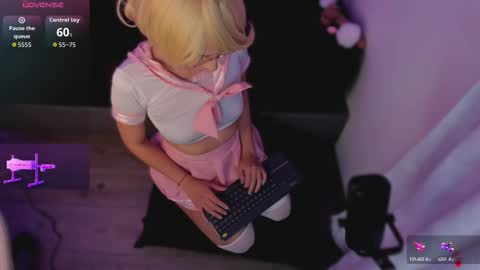 Snapshot of michelle_cutee_ chatting on 10-12-25, 08:24 michelle_cutee_ online show from 10-12-25, 08:24