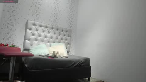 michelle perla online show from 10-28-25, 06:54