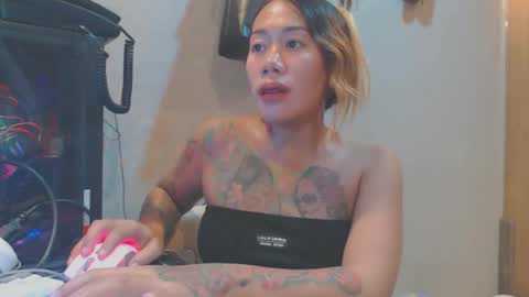 Snapshot of michelle_ux chatting on 11-17-25, 07:03 michelle_ux online show from 11-17-25, 07:03