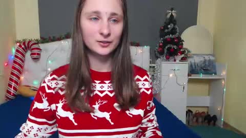 Snapshot of michellee11 chatting on 12-22-25, 12:35 Michel online show from 12-22-25, 12:35