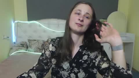 Snapshot of michellee11 chatting on 05-05-26, 11:40 Michel online show from 05-05-26, 11:40