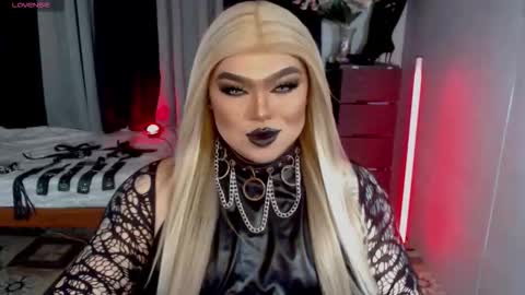 Snapshot of michellevixen921 chatting on 09-22-25, 05:26 Michelle online show from 09-22-25, 05:26