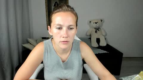 Snapshot of michellewoitsik chatting on 05-25-26, 04:24 Michelle online show from 05-25-26, 04:24