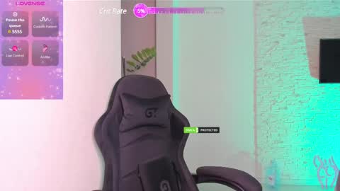 Snapshot of michelliibeautiful chatting on 02-10-25, 07:49 Michellee online show from 02-10-25, 07:49