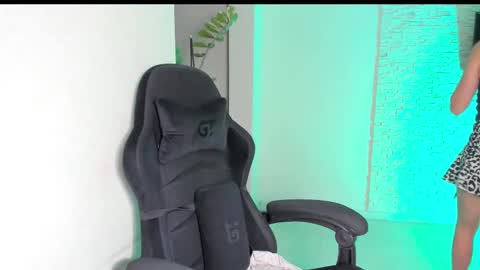 Snapshot of michelliibeautiful chatting on 09-17-25, 03:57 Michellee online show from 09-17-25, 03:57