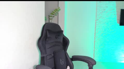 Snapshot of michelliibeautiful chatting on 09-18-25, 05:26 Michellee online show from 09-18-25, 05:26