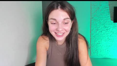 Snapshot of michelliibeautiful chatting on 09-23-25, 06:22 Michellee online show from 09-23-25, 06:22