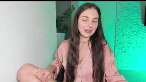 Snapshot of michelliibeautiful chatting on 10-28-25, 06:10 Michellee online show from 10-28-25, 06:10