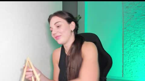 Snapshot of michelliibeautiful chatting on 11-01-25, 04:09 Michellee online show from 11-01-25, 04:09