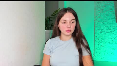 Snapshot of michelliibeautiful chatting on 11-04-25, 05:56 Michellee online show from 11-04-25, 05:56