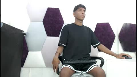 Snapshot of mick_storm chatting on 11-23-25, 07:02 Mick storm online show from 11-23-25, 07:02