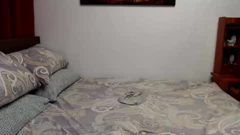 Snapshot of mickeylicious chatting on 11-12-25, 11:32 mickeylicious online show from 11-12-25, 11:32