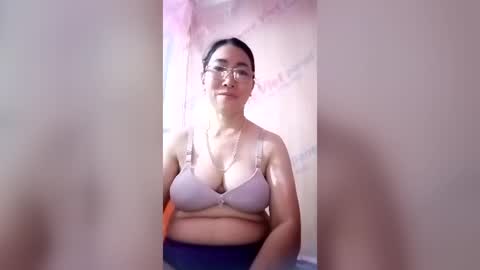 Snapshot of mickye00 chatting on 06-11-26, 06:39 Miky online show from 06-11-26, 06:39