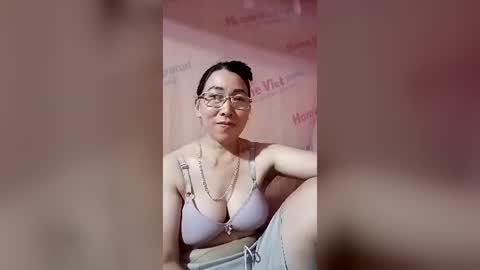 Snapshot of mickye00 chatting on 06-12-26, 07:07 Miky online show from 06-12-26, 07:07