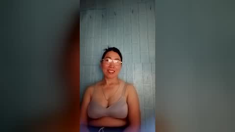 Snapshot of mickye00 chatting on 06-18-26, 01:04 Miky online show from 06-18-26, 01:04