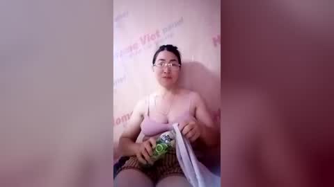 Snapshot of mickye00 chatting on 06-28-26, 02:45 Miky online show from 06-28-26, 02:45