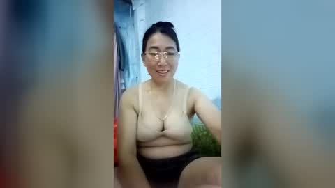 Snapshot of mickye00 chatting on 06-30-26, 01:56 Miky online show from 06-30-26, 01:56