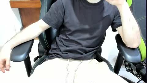 microfama00 online show from 04-21-26, 05:47