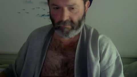 Snapshot of midhir chatting on 01-28-25, 02:53 kike online show from 01-28-25, 02:53