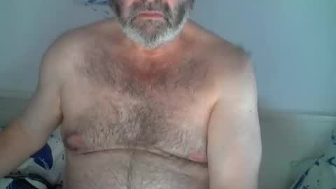 Snapshot of midhir chatting on 12-13-25, 07:53 kike online show from 12-13-25, 07:53