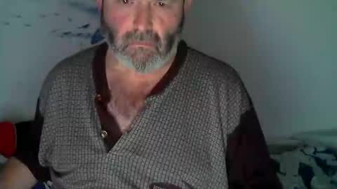 Snapshot of midhir chatting on 12-16-25, 02:55 kike online show from 12-16-25, 02:55