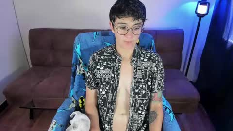 Blue online show from 04-20-26, 03:37