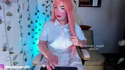 Snapshot of midnight_angell chatting on 09-29-25, 12:27       online show from 09-29-25, 12:27