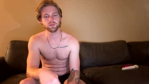 Snapshot of midnightcouple00 chatting on 11-13-25, 09:30 SexyLatinaCouple online show from 11-13-25, 09:30