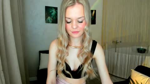 Snapshot of midnighteaura chatting on 04-25-26, 04:26 midnighteaura online show from 04-25-26, 04:26