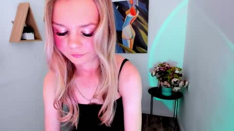 Snapshot of midnighteaura chatting on 05-07-26, 03:23 midnighteaura online show from 05-07-26, 03:23