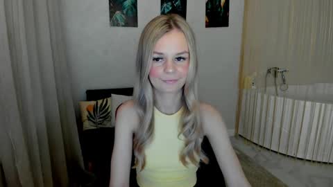 Snapshot of midnighteaura chatting on 05-14-26, 11:17 midnighteaura online show from 05-14-26, 11:17
