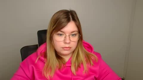 Snapshot of midnightmariana chatting on 10-19-25, 05:19 Mariana online show from 10-19-25, 05:19