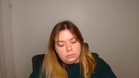 Snapshot of midnightmariana chatting on 10-22-25, 05:30 Mariana online show from 10-22-25, 05:30