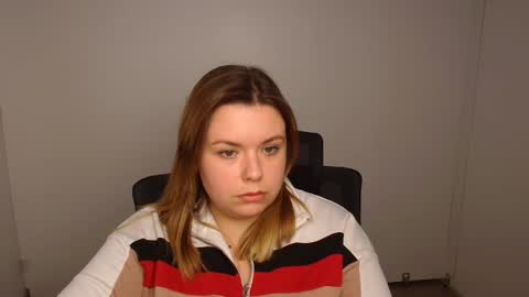 Snapshot of midnightmariana chatting on 10-23-25, 11:20 Mariana online show from 10-23-25, 11:20