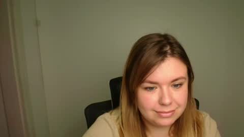 Snapshot of midnightmariana chatting on 10-24-25, 11:50 Mariana online show from 10-24-25, 11:50