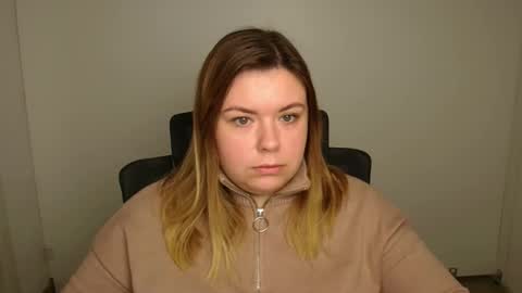 Snapshot of midnightmariana chatting on 10-26-25, 06:19 Mariana online show from 10-26-25, 06:19