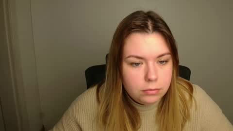 Snapshot of midnightmariana chatting on 10-27-25, 12:09 Mariana online show from 10-27-25, 12:09