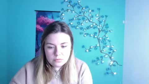 Snapshot of midnightmariana chatting on 10-28-25, 12:30 Mariana online show from 10-28-25, 12:30