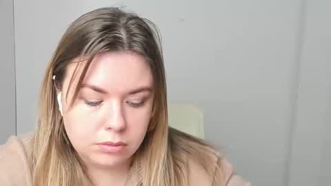 Snapshot of midnightmariana chatting on 11-14-25, 12:37 Mariana online show from 11-14-25, 12:37