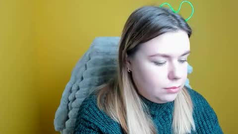 Snapshot of midnightmariana chatting on 11-17-25, 12:22 Mariana online show from 11-17-25, 12:22